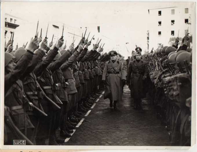 Mussolini dagger salute