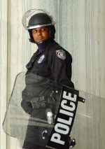 Police_officer_in_riot_gear